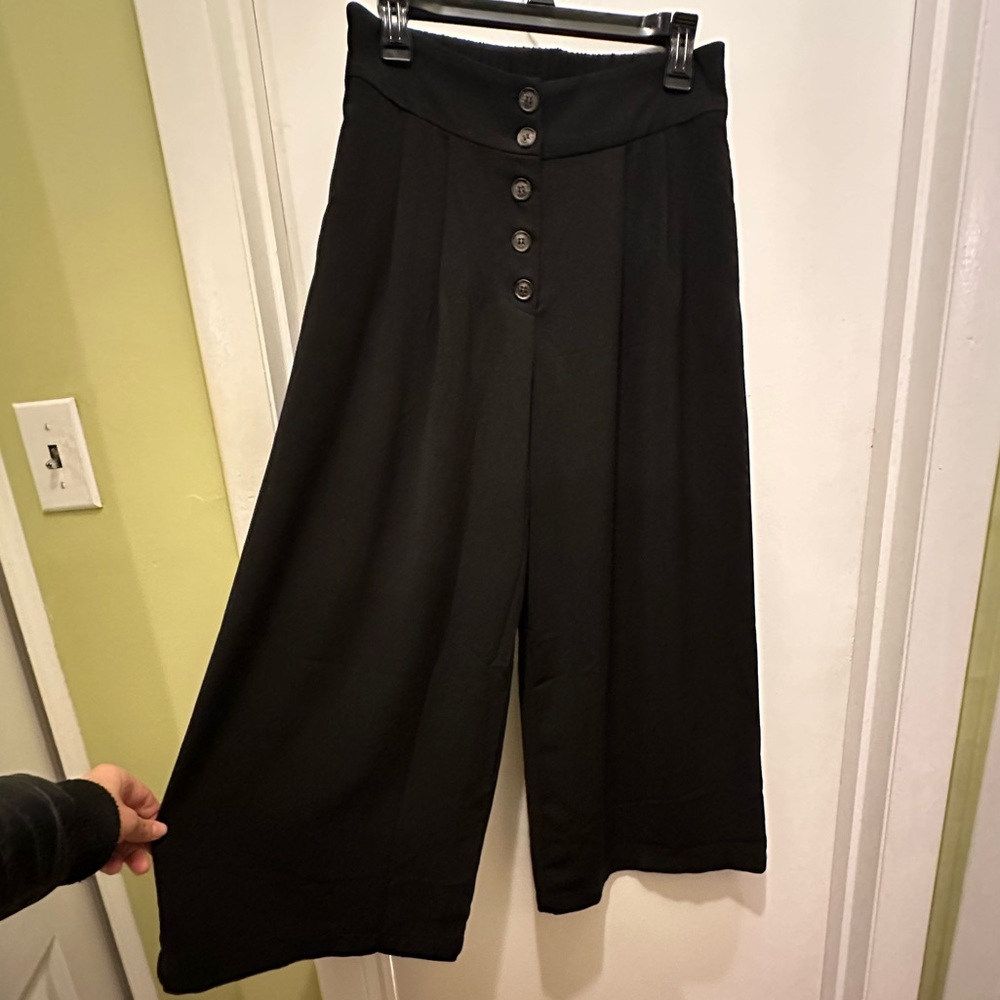 Wide-Leg Cropped Pants